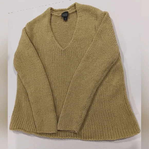 Eileen Fisher Women's (Size L) Green V-Neck Italian Yarn Sweater - Picture 6 of 8